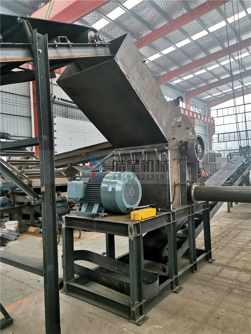 <a href='https://www.sxjx6.com/feilv/83.html' target='_blank'><span>铝型材破碎机</span></a>进料喂料实拍