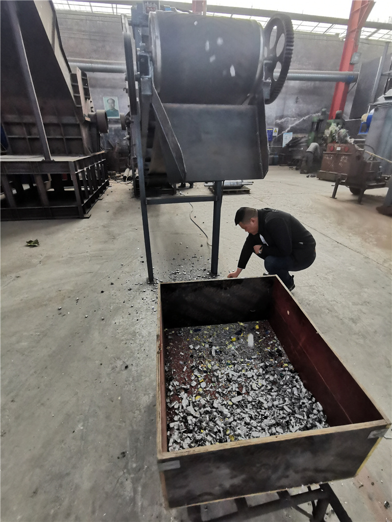 <a href='https://www.sxjx6.com/feilv/852.html' target='_blank'><span>铝合金破碎机</span></a>设备设备作业现场