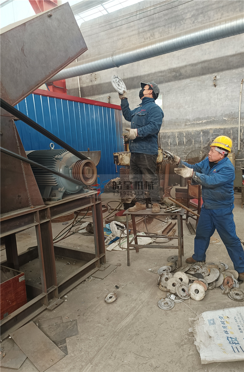 <a href='https://www.sxjx6.com' target='_blank'><span>废铝破碎机</span></a>对电加热铝板铝加热板破碎处理试机