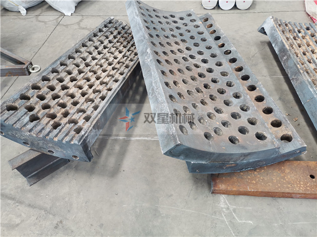 <a href='https://www.sxjx6.com/' target='_blank'><span>废钢破碎机</span></a>反击衬板结构实拍